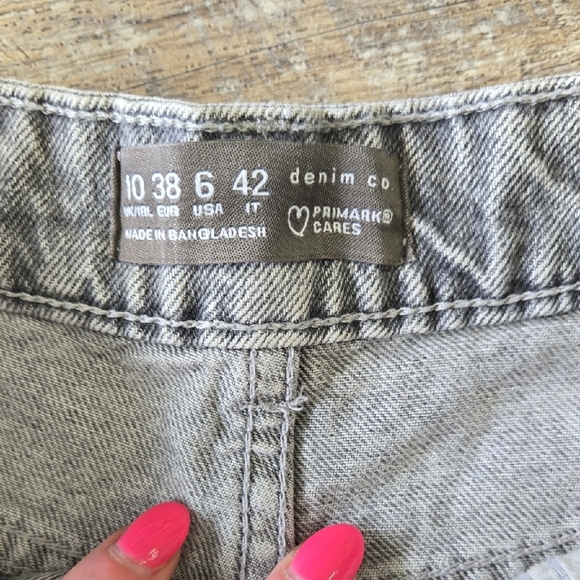 Primark Size 6 Mid Rise Classic Light Gray Jean Shorts Casual Minimalist EUC - Picture 3 of 4